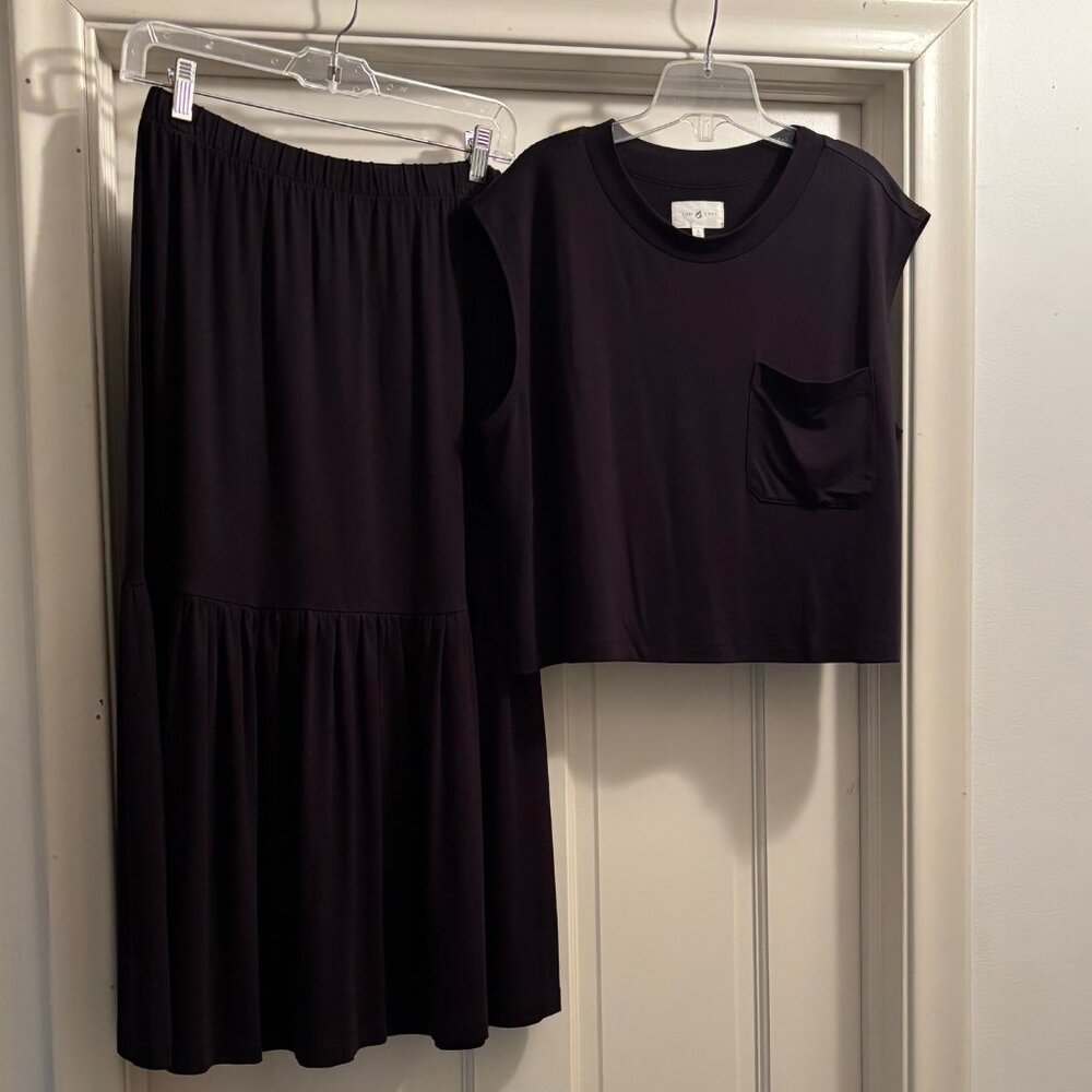 Lou & Grey Signaturesoft Jersey Ruffle Midi Skirt & Cropped Pocket Tank Black
